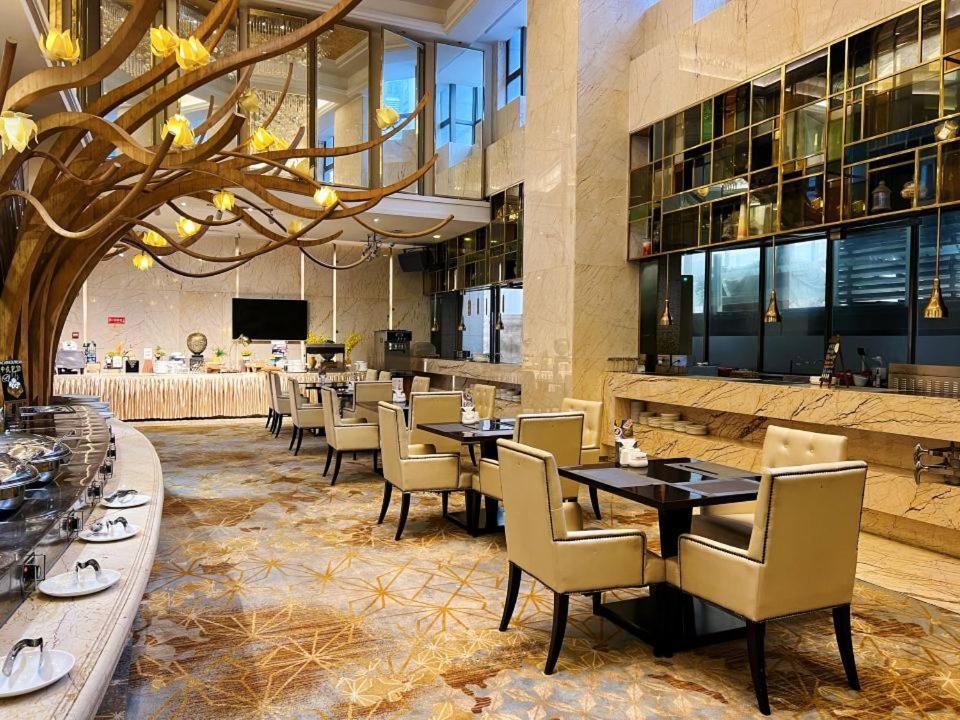 Menshine Gloria Plaza Hotel Shantou Exterior photo