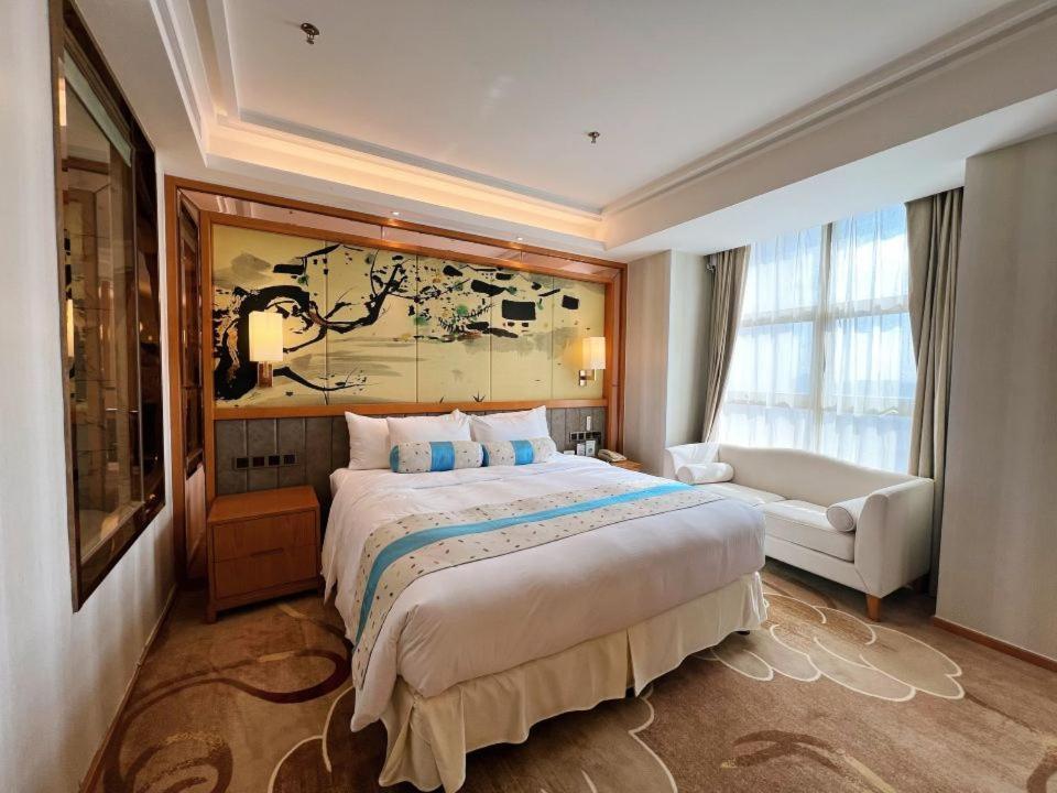 Menshine Gloria Plaza Hotel Shantou Exterior photo