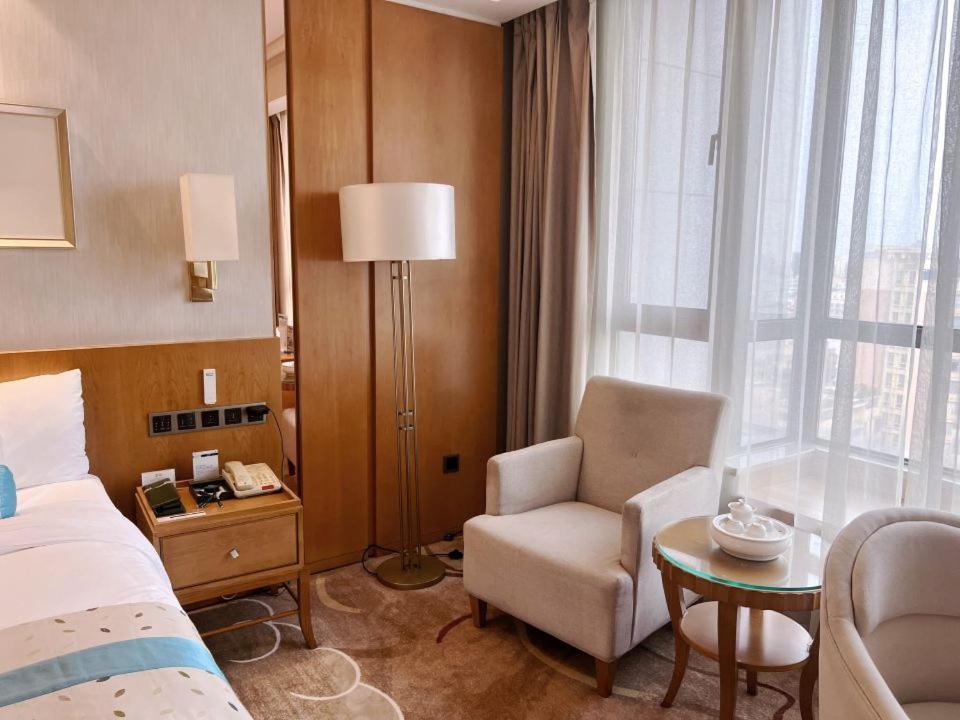 Menshine Gloria Plaza Hotel Shantou Exterior photo